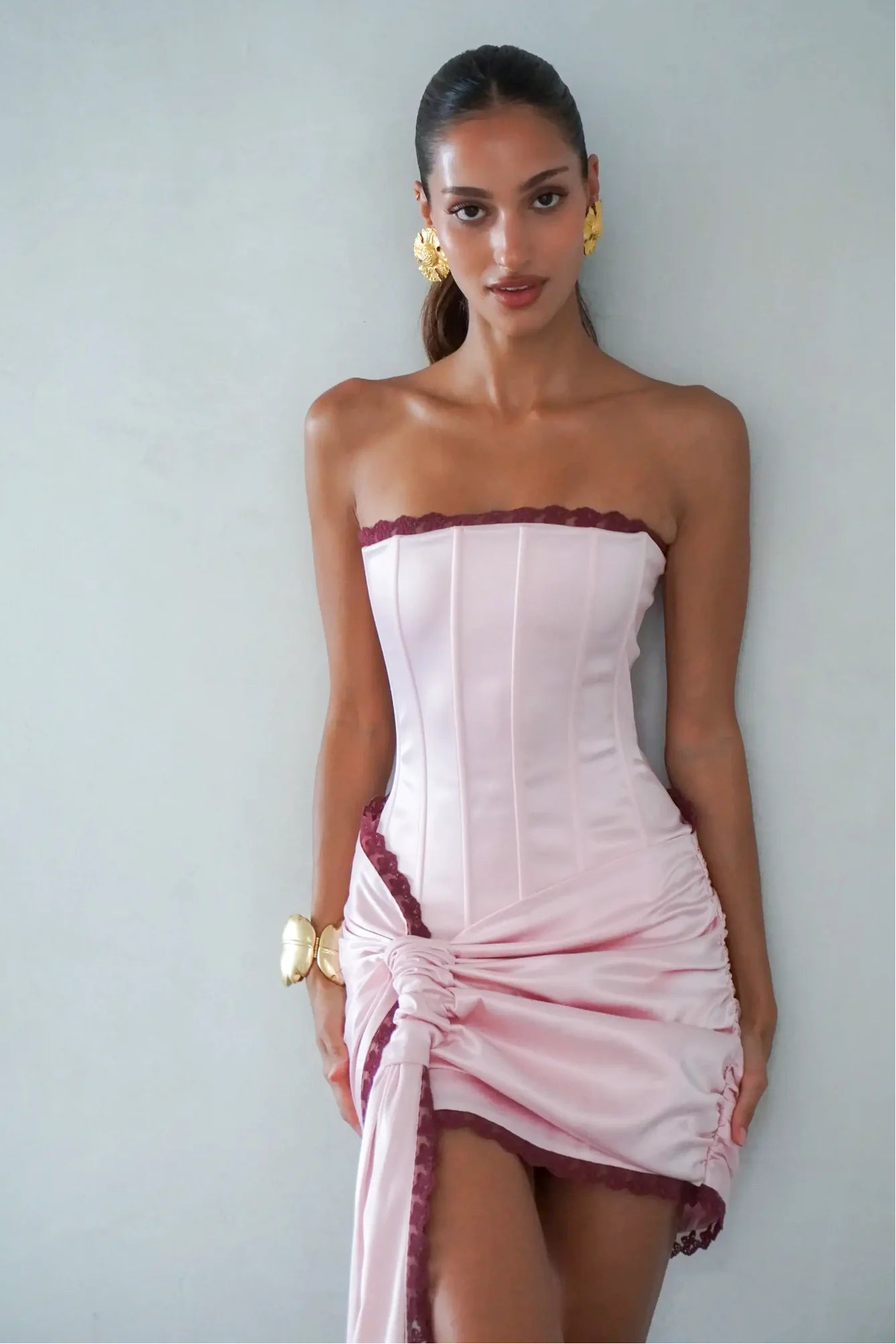 Deconduarte RTW Mira Mini Set Hire in Pink. Perth Dress Hire, with Local Perth Try-Ons and Collections.