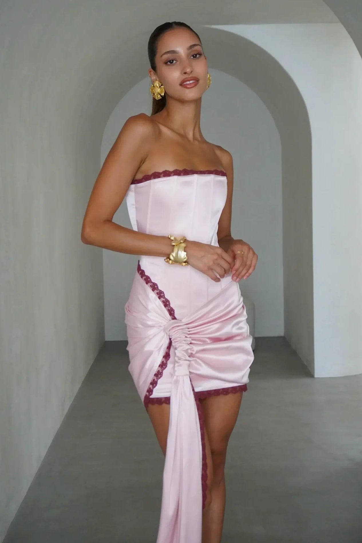 Deconduarte RTW Pink Mira Mini Set Hire. Sydney & Gold Coast Dress Hires with Express Delivery and Simple Returns.