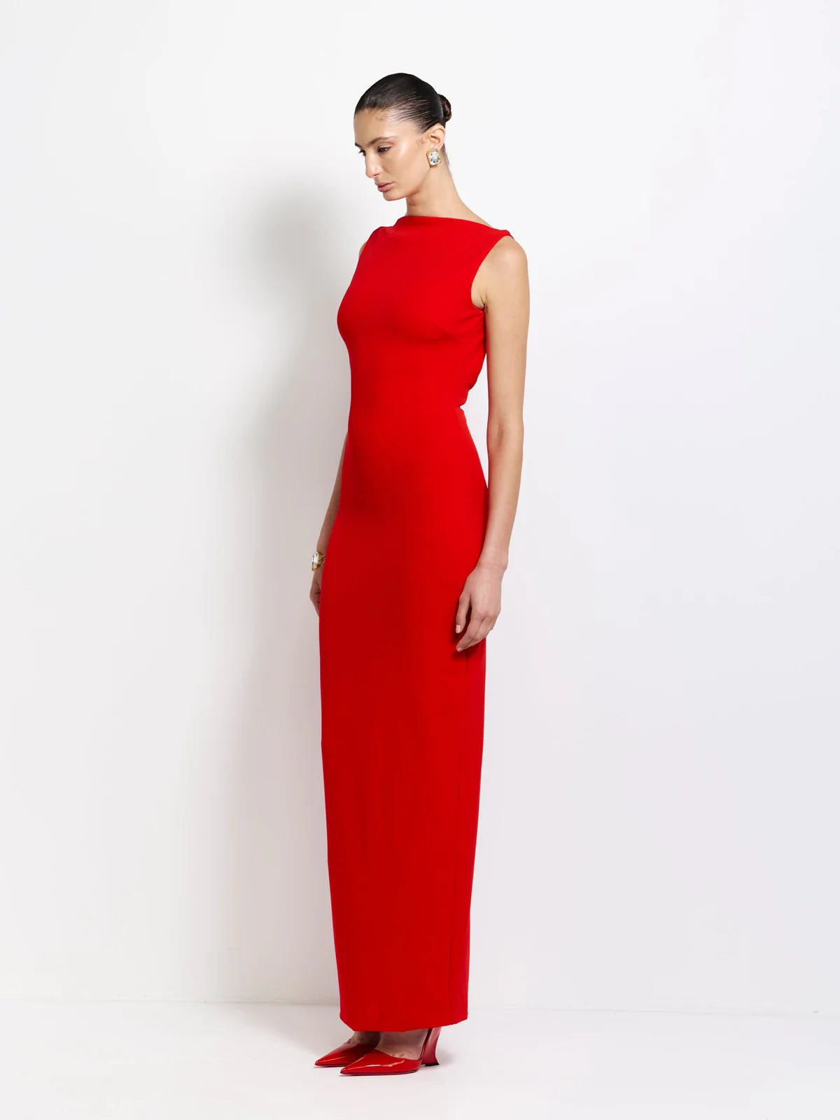 Front side image of the Effie Kats Verona Dress Hire in bight Red. The perfect dress for Black Tie occasion, formal dinners and gala events. Australia-wide Postal Try-Ons Australia-wide. Next Day Dispatch Available for Sydney Hires.